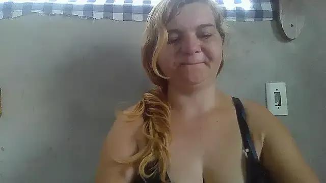 laiscibelle from StripChat is Freechat