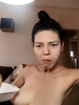 Larissinhamm from StripChat is Freechat