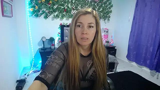 laura_evans1998 from StripChat is Freechat