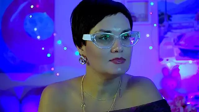 LauraDavidsons from StripChat is Freechat
