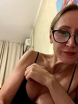 LauraDavis from StripChat is Freechat