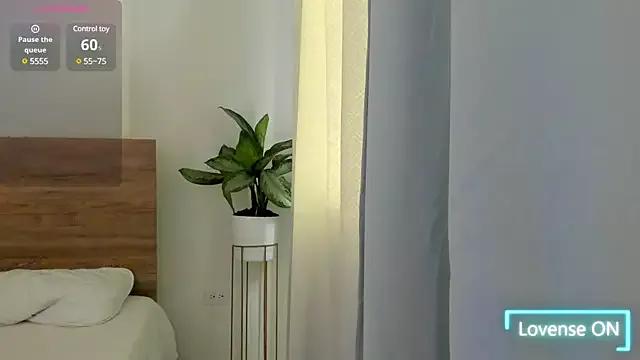 Lea_Joness from StripChat is Freechat