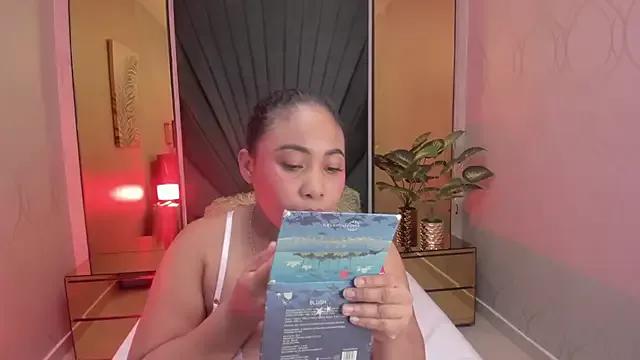 Leah_Sweetie from StripChat is Freechat