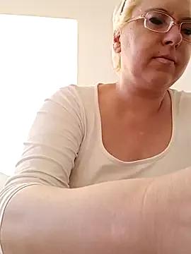 LeonaCrystal from StripChat is Freechat