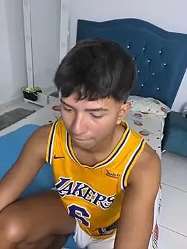 Leonarrrd_01 from StripChat is Freechat