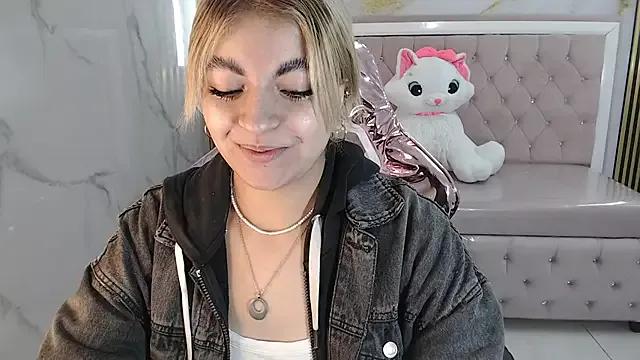 lili_conor_s from StripChat is Freechat