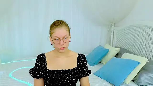Lilly_Belly from StripChat is Freechat