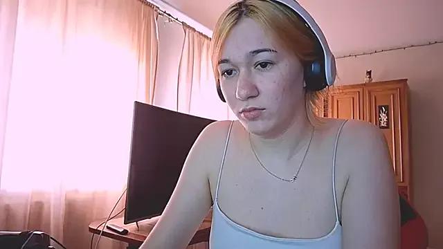 LiloBellas from StripChat is Freechat