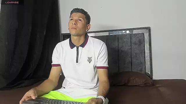 lindoshot_sexlove from StripChat is Freechat