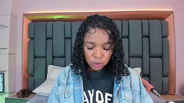 LisaMendez from StripChat is Freechat
