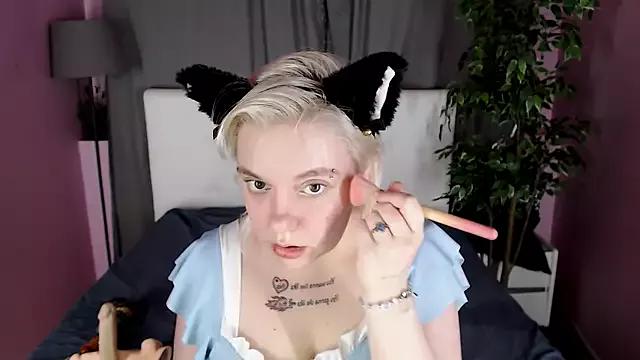 Little_Kittynya from StripChat is Freechat