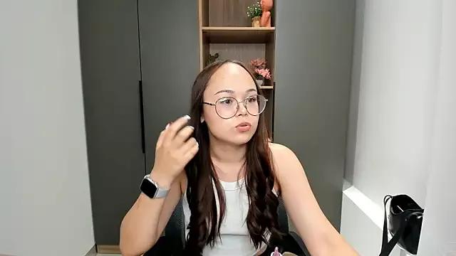 LoriannKloeppel from StripChat is Freechat