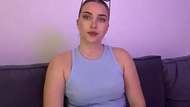 LouraStalter from StripChat is Freechat