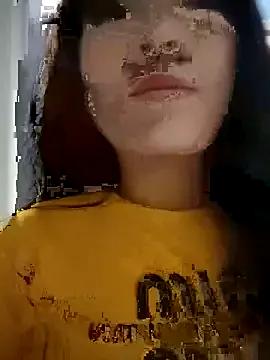 lovelove-00 from StripChat is Freechat