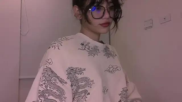 Lovely-allys from StripChat is Freechat