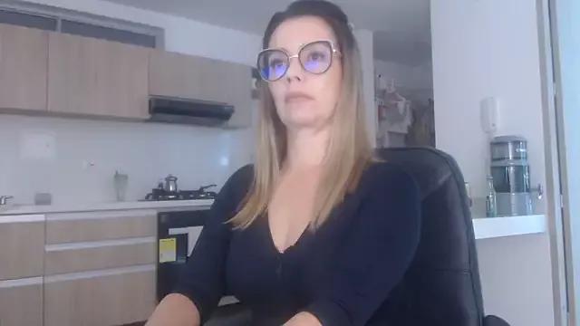 LovePaula from StripChat is Freechat