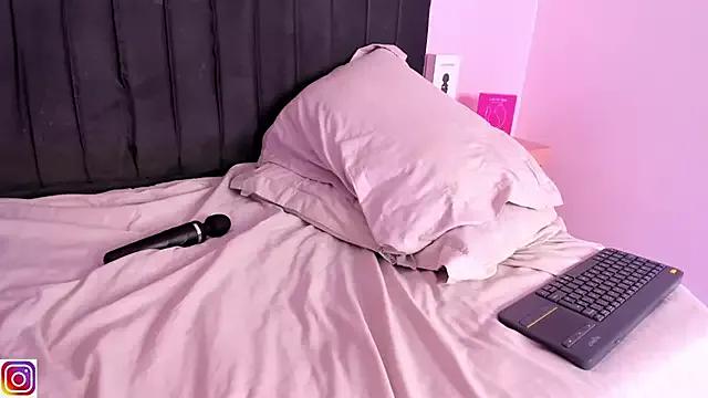 Luna_Zotto from StripChat is Freechat