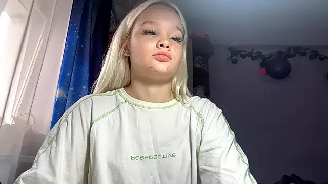 Lunaalisa from StripChat is Freechat