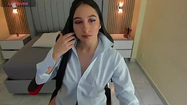 LUNACLARK2 from StripChat is Freechat