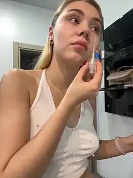 LunaMillie from StripChat is Freechat