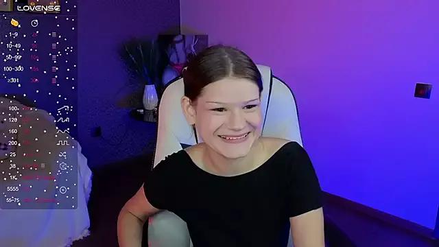 Lunamytrend from StripChat is Freechat