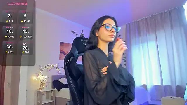 LunaraAdams from StripChat is Freechat
