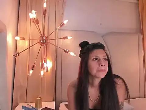 Madhi_evans from StripChat is Freechat