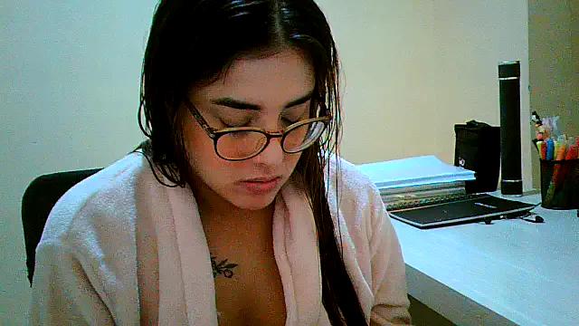maliamiller from StripChat is Freechat