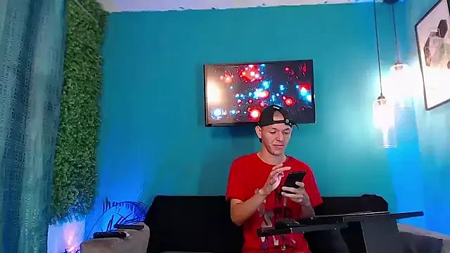 Marcus_and_Tony from StripChat is Freechat
