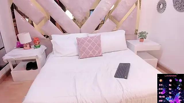 Marianee_Rousse from StripChat is Freechat