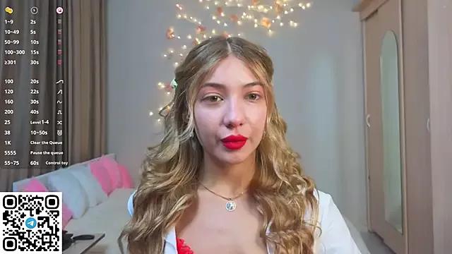 Martina_Isseee from StripChat is Freechat