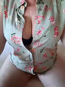 Mature_hot_mom from StripChat is Freechat