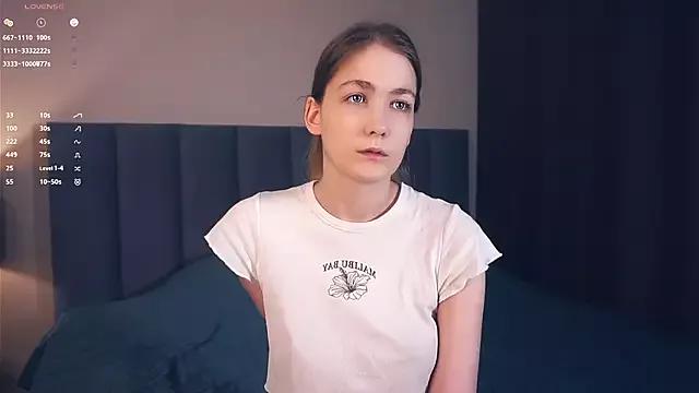 MaxineGrise from StripChat is Freechat