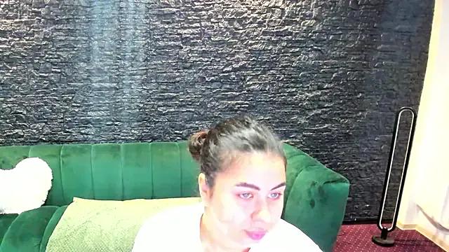 MegaBoobsDee from StripChat is Freechat