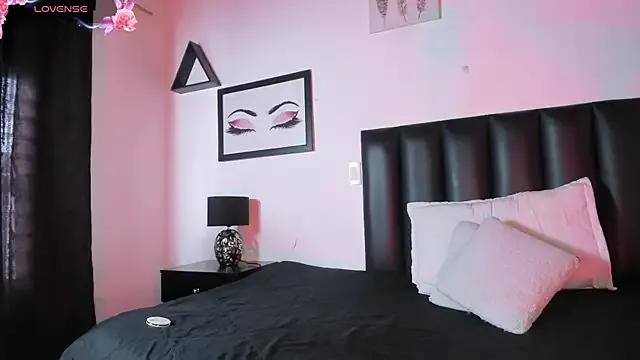 MelanieKimm from StripChat is Freechat