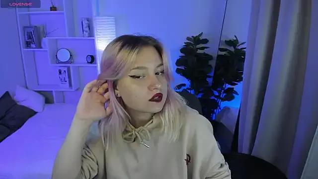 MichelleRebel from StripChat is Freechat