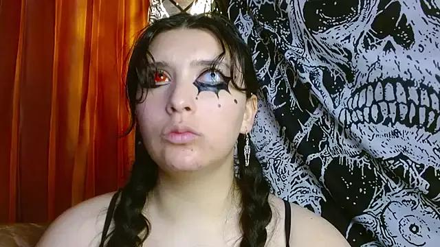 mikaskullcs from StripChat is Freechat
