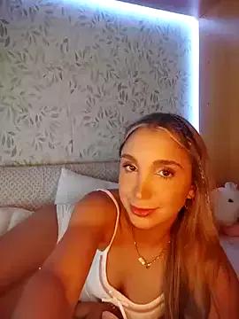 mikateen from StripChat is Freechat