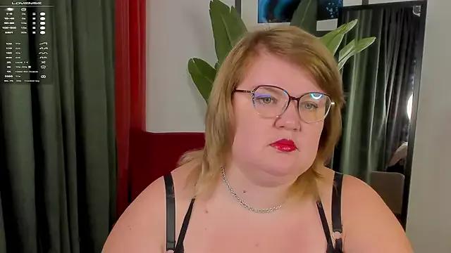 MilaLile from StripChat is Freechat