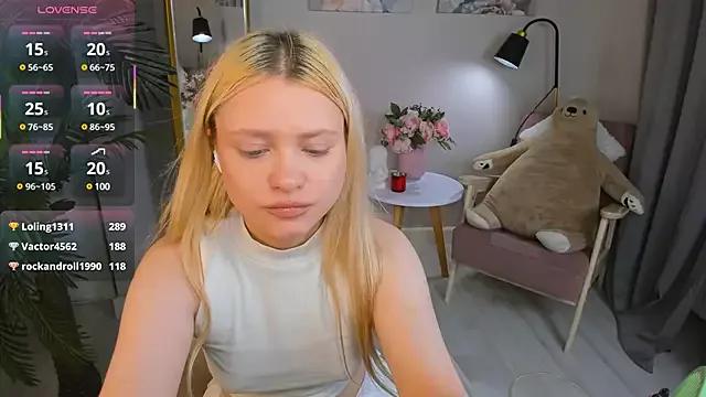 Millie_Vanillies from StripChat is Freechat