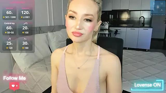 MinaDiamondd from StripChat is Freechat