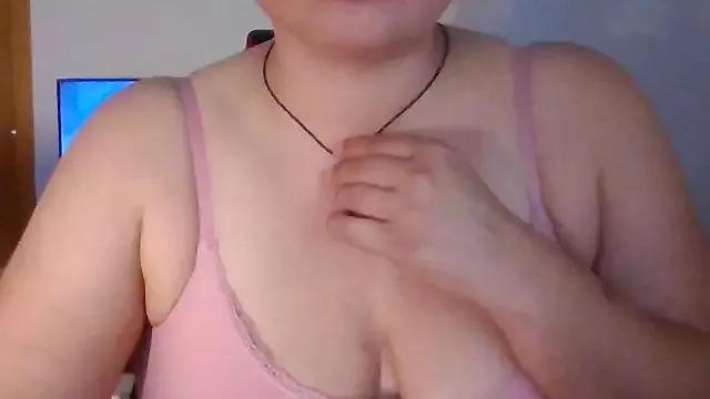 MiraCaramel from StripChat is Freechat