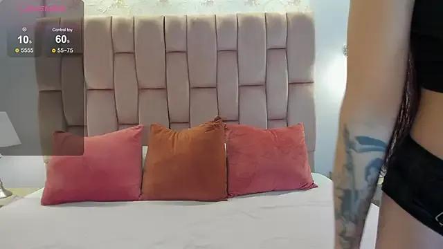 mirandaduboiss from StripChat is Freechat