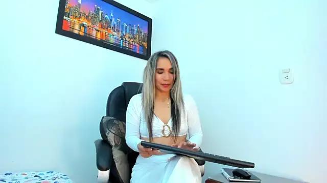 Ms_lunaRose from StripChat is Freechat