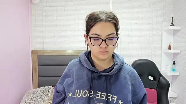 NAHOMIROSSE from StripChat is Freechat