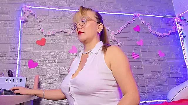 naomi_diamond_ from StripChat is Freechat