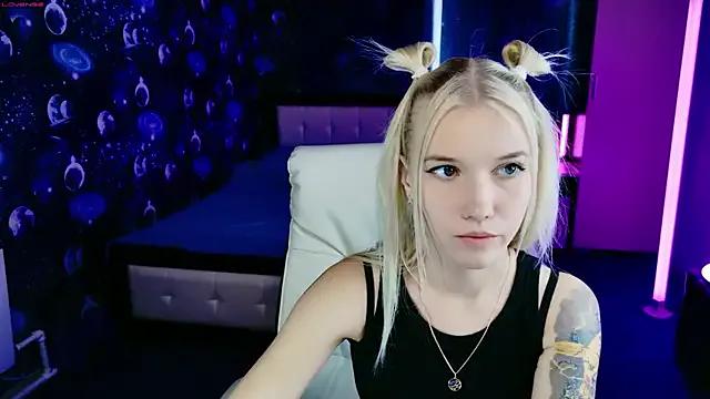 NaomiHita from StripChat is Freechat