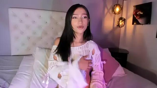 Nicollee_Heart from StripChat is Freechat