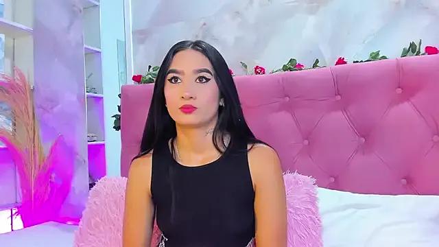 Nicolqueen_ from StripChat is Freechat