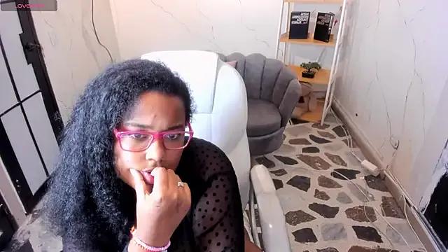 nikkieMoe from StripChat is Freechat